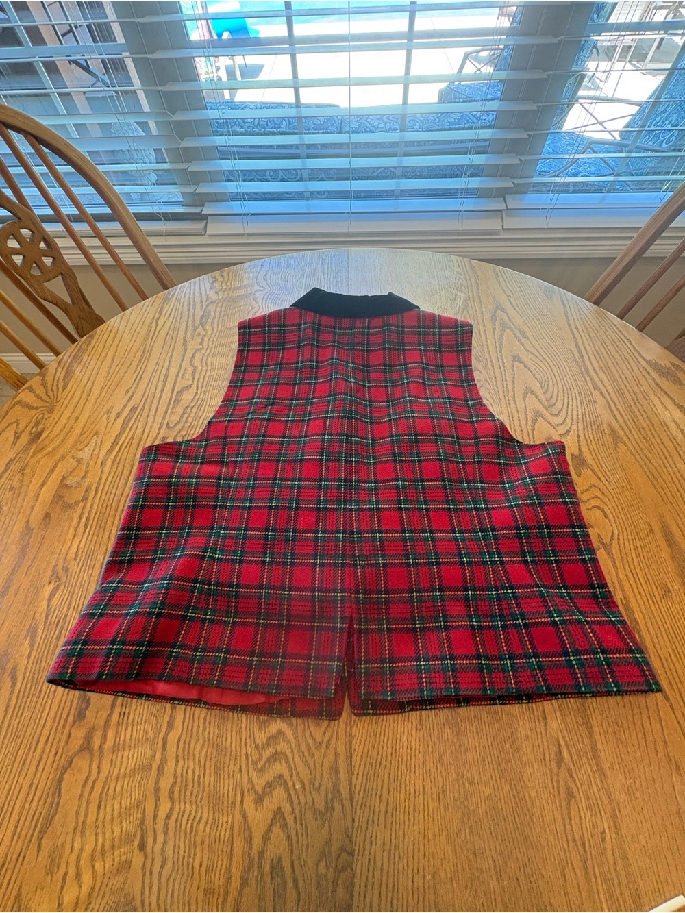 Vintage 80’s Maggie McNaughton Red Plaid Wool Vest Black Velvet Collar Size 16W - Picture 2 of 7